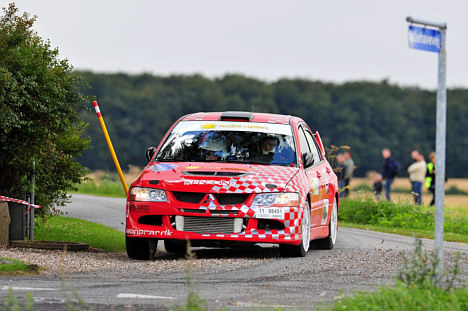 På de hurtige hastighedsprøver på de lollandske landeveje skruede Henning Fabricius op for gassen i sin Mitsubishi Lancer.